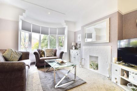 4 bedroom semi-detached house to rent - Photo 2