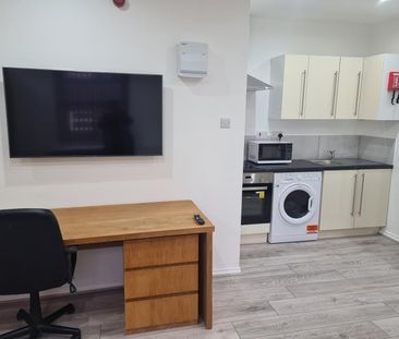 Studio to rent - Photo 1