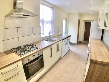 5 bedroom terraced house to rent - Photo 4