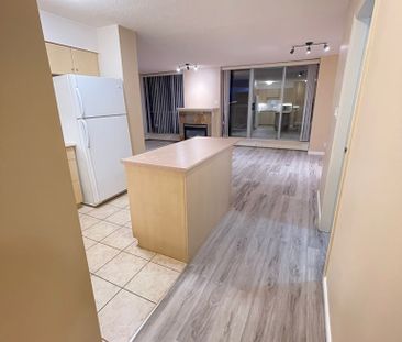 Exquisite 2 bedroom 2 bath condo located in downtown West! - Photo 5