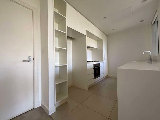 The Perfect Lifestyle one bedroom plus study in Breakfast Point. - Photo 1