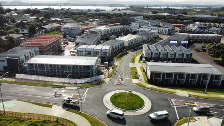 MANGERE BRIDGE, 3 BEDROOMS - Photo 5