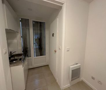 Location Appartement 1 pièce 15m² SALON DE PROVENCE 13300 - Photo 2