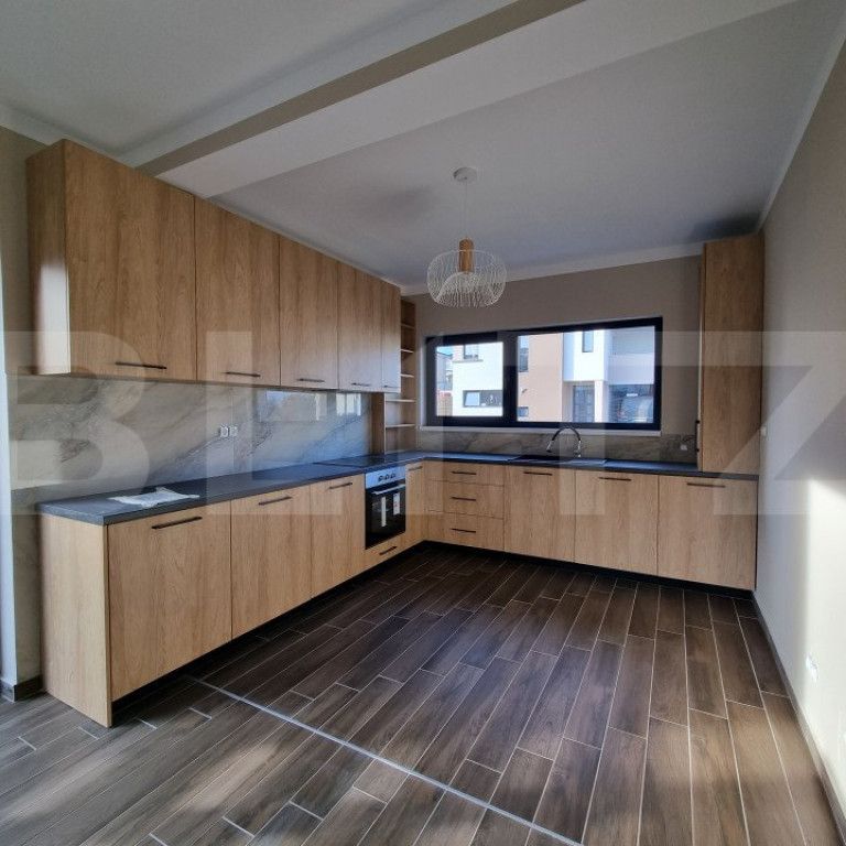 Casa 4 camere, 139mp, curte, terasa, 3 parcari, ansamblu pri - Fotografie 1