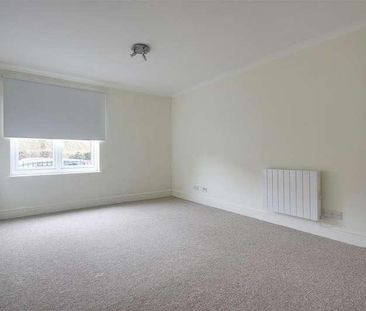 Lakeview, Railway Terrace, Kings Langley, WD4 - Photo 3