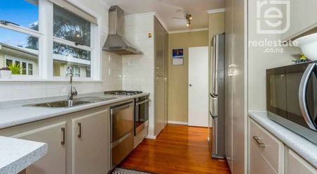 3-Bedroom Furnished Home in Central Hillcrest - Photo 3