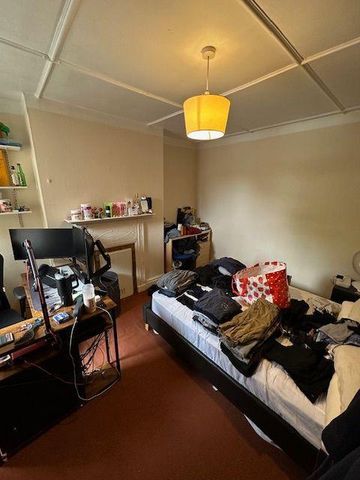 6 bedroom semi-detached house to rent - Photo 5