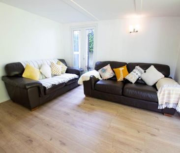 6 bedroom house to rent - Photo 2