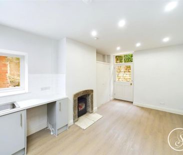 2 bedroom terraced house to rent - Photo 2
