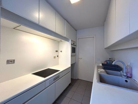 Instapklaar 1-slaapkamer appartement in hartje Kortrijk! - Photo 2