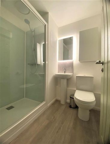 1 bedroom in a house share to rent - Photo 4