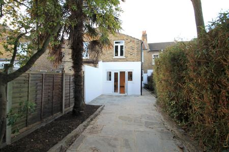 1 bedroom in a house share to rent - Photo 3