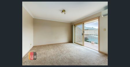 Modern 2 Bedroom Townhouse In Small Kedron Complex. Air Con, Courtyard And Walk To Cafes - Photo 3