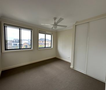 26A Rowe Drive, POTTS HILL NSW 2143 - Photo 3