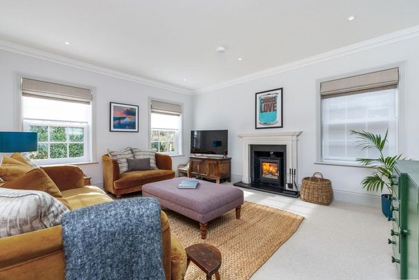 4 bedroom detached house to rent - Photo 1