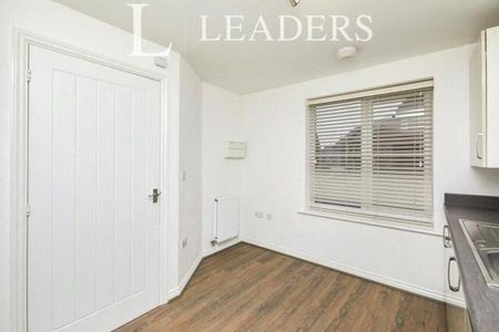 3 bedroom semi-detached house to rent - Photo 4