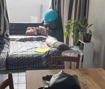 Sunny, Spacious 3-Bedroom Home near Trentham Park - Photo 3