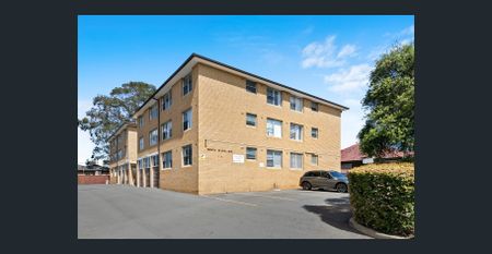 Near New One Bedroom Apartment - Photo 2