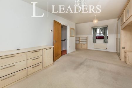 5 bedroom townhouse to rent Goldhawk Road, Monkston Park, Milton Keynes, MK10 - Photo 2