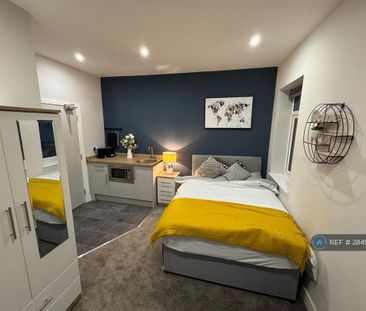 8 bedroom semi-detached house to rent - Photo 1