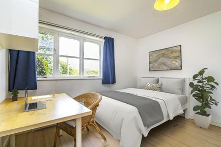 5 bedroom semi-detached house to rent - Photo 4