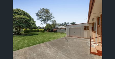 3 min walk to Clifford Gardens Shopping Centre - Photo 4