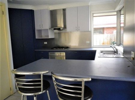 9 Kemp Ave , MOUNT WAVERLEY - Photo 2