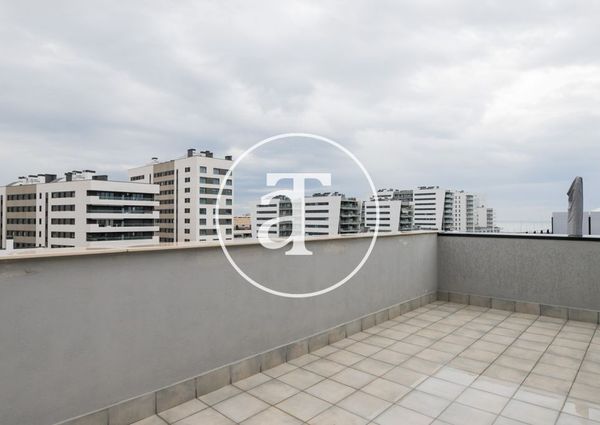 Penthouse apartment for rent with 3 bedrooms, balcony, terrace and 2 bathrooms in Badalona