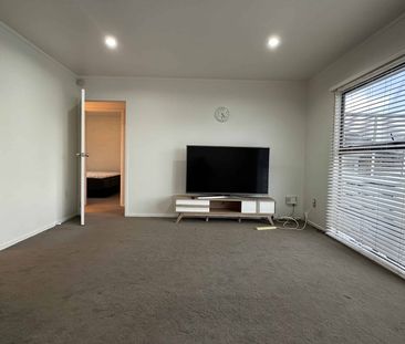 2 bedroom unit in Sunnynook - Photo 4