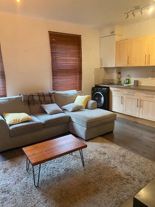 2 Bed Maisonette, Stoke Newington Common, N16 - Photo 1