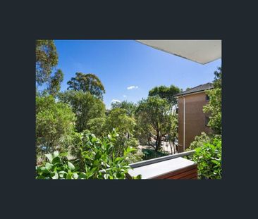 SPACIOUS AND LIGHT-FILLED 2-BEDROOM APARTMENT - Photo 6