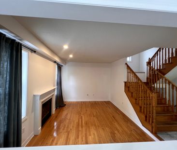 For Lease - 10 ROYAL PARK Boulevard, Barrie, Ontario - Photo 1