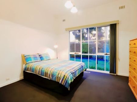 2 Bed, 1 Bath - Photo 5