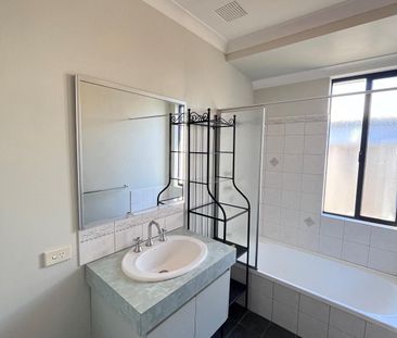 25 Mitra Loop, Bennett Springs WA 6063 - House For Rent | Domain - Photo 4