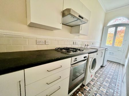 Brookfield Road, Leeds - Photo 3