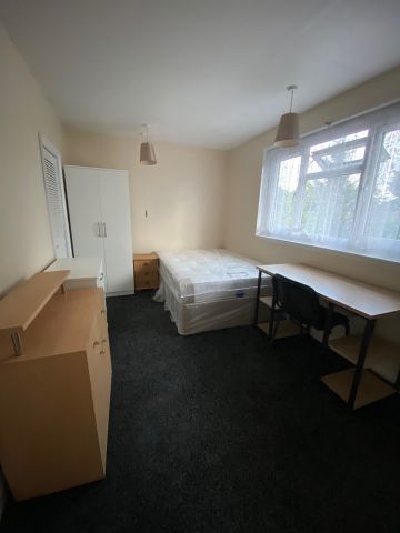 Room in a Shared House, Thimbler Road, CV4 - Photo 3