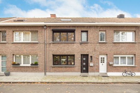 Recent gerenoveerde woning met 3 slaapkamers in het hartje van Schoten! - Photo 2