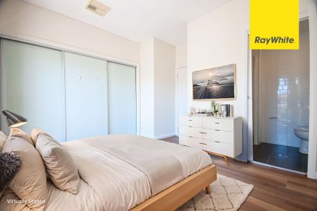 CONTEMPORARY THREE BEDROOM TOWNHOUSE IN MOST SOUGHT AFTER LOCATION - Photo 4