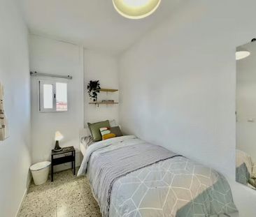 Calle de Camarena, Madrid, Community of Madrid 28047 - Photo 5