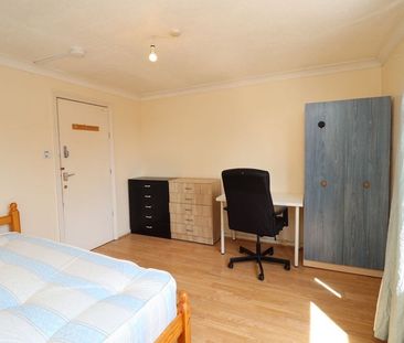 Room in a Shared Flat, Vicarage Lane, E15 - Photo 4