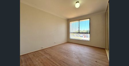 Family Home in Peaceful Edensor Park! - Photo 3