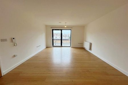 2 bedroom flat to rent - Photo 2