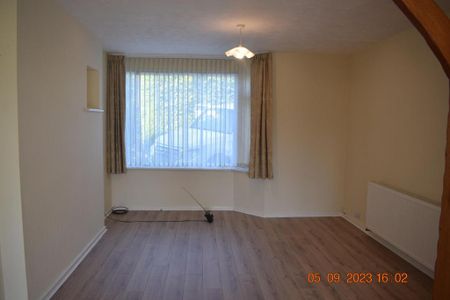 3 bedroom semi-detached house to rent - Photo 2