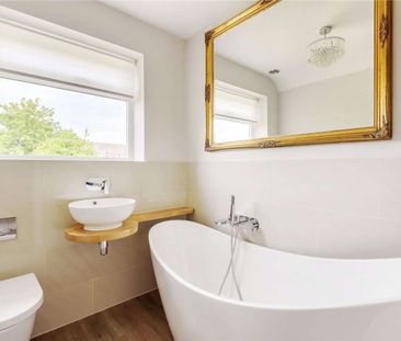 A well presented family home in a superb Sevenoaks location. - Photo 4