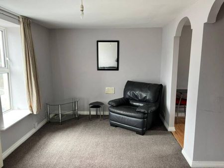 Furnished 1 Bedroom 1st Floor Apartment - Photo 4