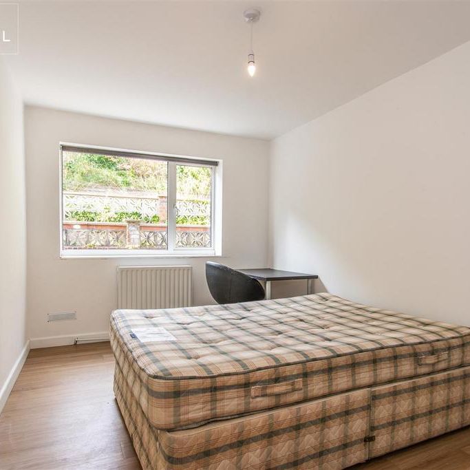 5 bedroom semi-detached house to rent - Photo 1