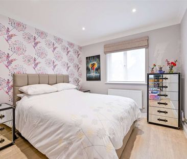 A high-specification and fully-furnished riverside apartment with w... - Photo 4