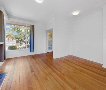 Spacious Family Home Just Minutes from Monash Uni - Photo 2