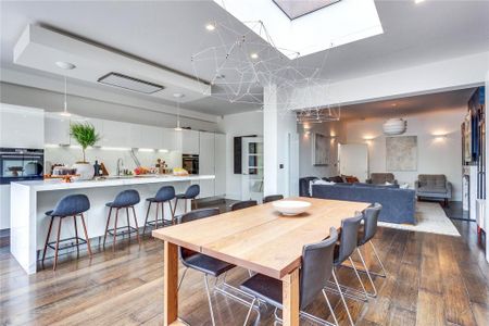 4 bedroom detached house to rent - Photo 4