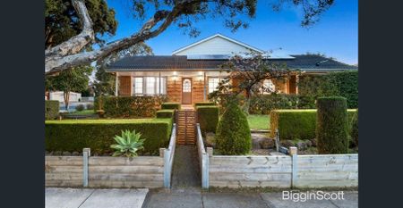 Large Family Entertainer in Prime Glen Waverley Location - Photo 2